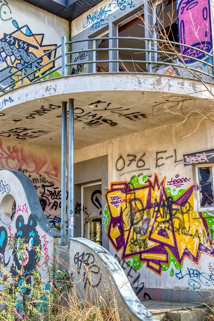 HDR Doel belgie belgique urbex decay verlaten spookdorp spookstad kerncentrale graffiti